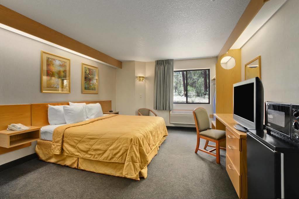 ซูเปอร์ 8 บาย วินด์แฮม โชว์ โลว์ โชว์ Hotel โชว์โลว์ ภายนอก รูปภาพ