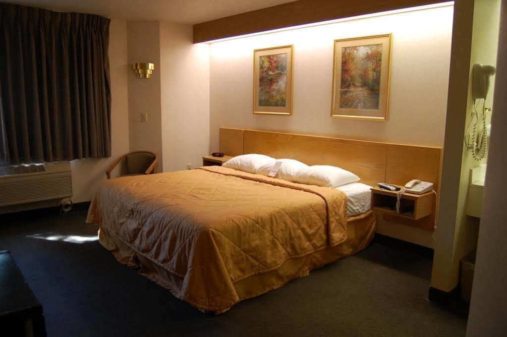 ซูเปอร์ 8 บาย วินด์แฮม โชว์ โลว์ โชว์ Hotel โชว์โลว์ ภายนอก รูปภาพ